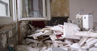 Демонтаж хрущевки в Гулькевичах - удаление старых полов и стен по выгодной цене от 1751 рублей.